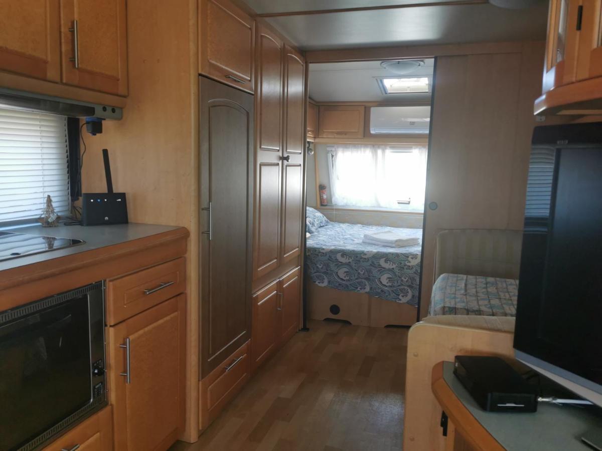 Sea Caravan/Camper On The Beach Kiten  Exterior photo